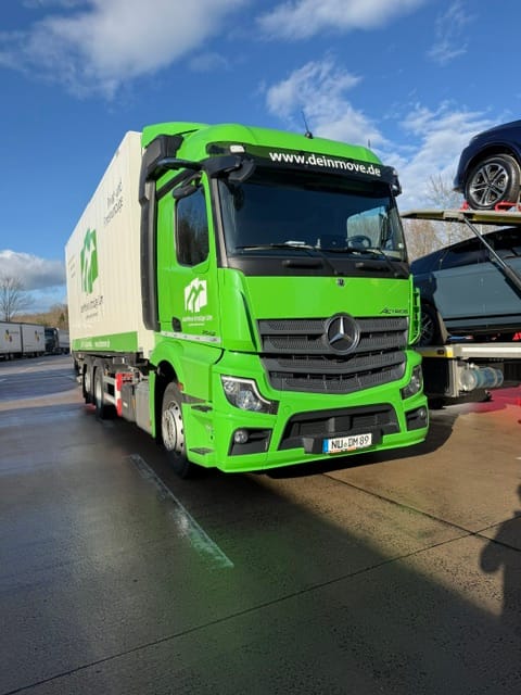 Camion de déménagement deinMove, vue de face